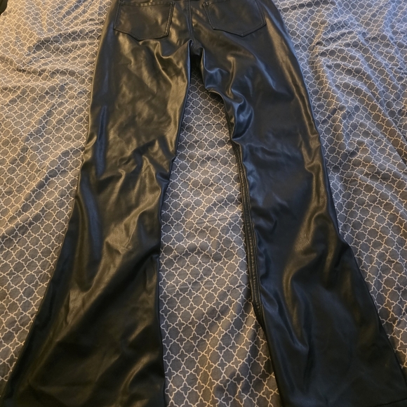 Women's Size L Forever 21 Black Leather Look Pants - Picture 3 of 9